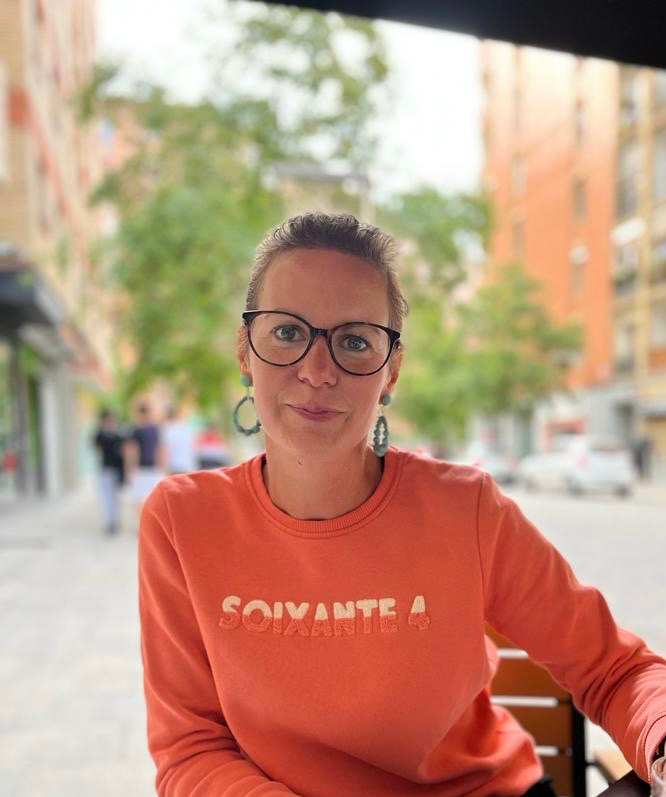 audrey jeanjean coach en tri de garde robe conseillère en image